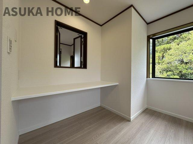 緑区三保町のその他|2階の洋室にはワークスペースがあります♪