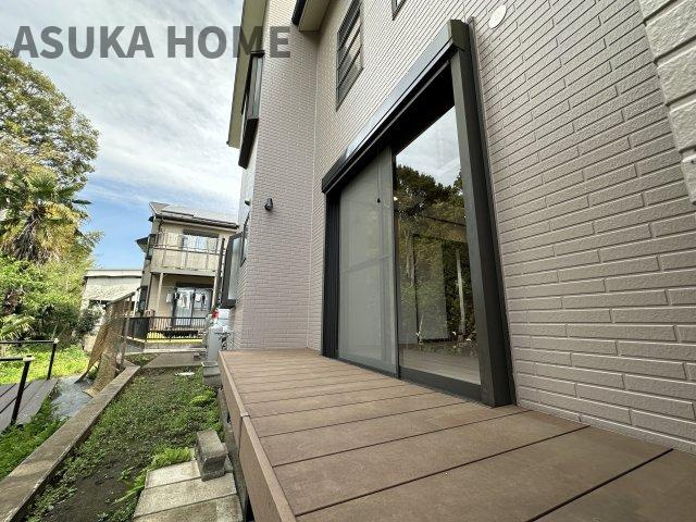 緑区三保町のその他|リビングからテラスに出られます♪お子様の遊び場などにも♪