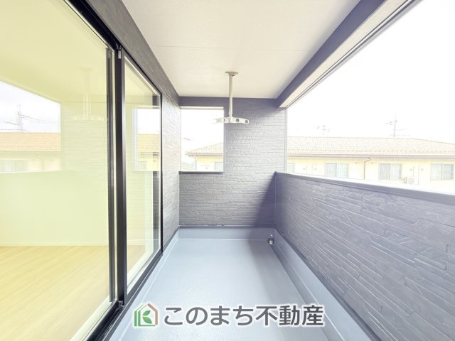 CRADLEGARDEN真岡市並木町第6のバルコニー|南向きの大型バルコニーは陽当り良好で、たっぷりのお洗濯物もよく乾きます！
さらにインナーバルコニーなので雨の日でも安心してお出かけできますね♪