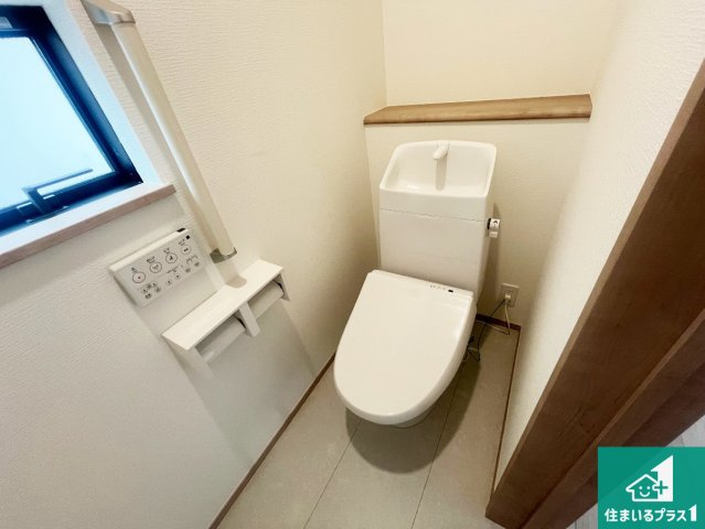 加古川市加古川町大野　新築一戸建てのトイレ|1・2階の2ヶ所にあるので、朝の忙しい時間の順番待ちもなく、深夜の利用にも大変便利です。