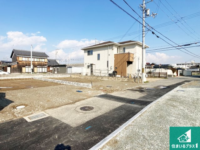 加古川市加古川町大野　新築一戸建ての前面道路含む現地写真|周辺は落ち着いた街並みの住宅地！子育てがしやすい住環境です！まだ未完成ですが、現地でしかわからない事もございます。是非一度ご覧ください。