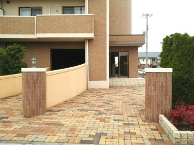 【エントランス】 | リバーサイドブライト | 落ち着いたエントランスです