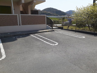 【駐車場】 | リバーサイドブライト | 駐車場があるので、車を買う予定の方も安心です