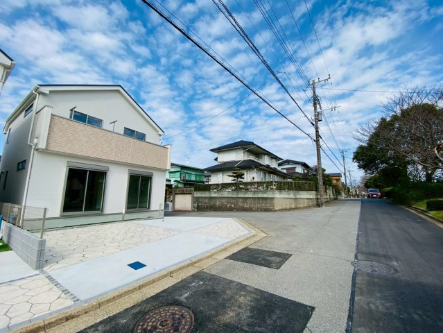 橋賀台６期　２号棟　全2棟の前面道路含む現地写真