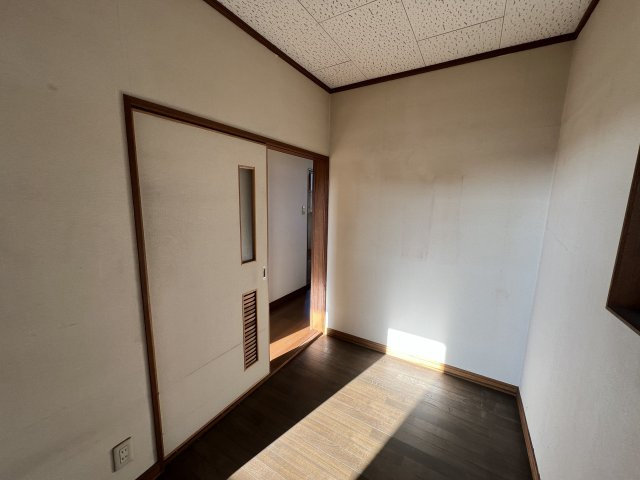 津山市林田 2階建 中古住宅 4SLDKの内装|2F 納戸