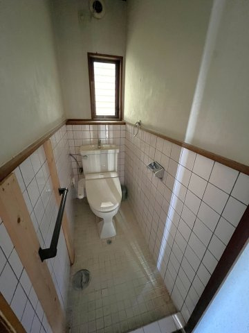 津山市林田 2階建 中古住宅 4SLDKのトイレ|2F