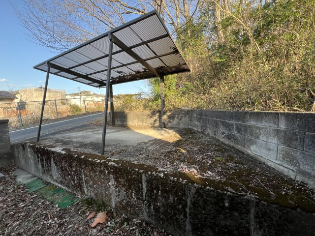 津山市林田 2階建 中古住宅 4SLDKの駐車場