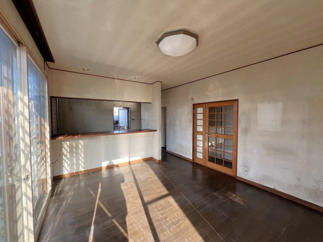 津山市林田 2階建 中古住宅 4SLDKの居間・リビング