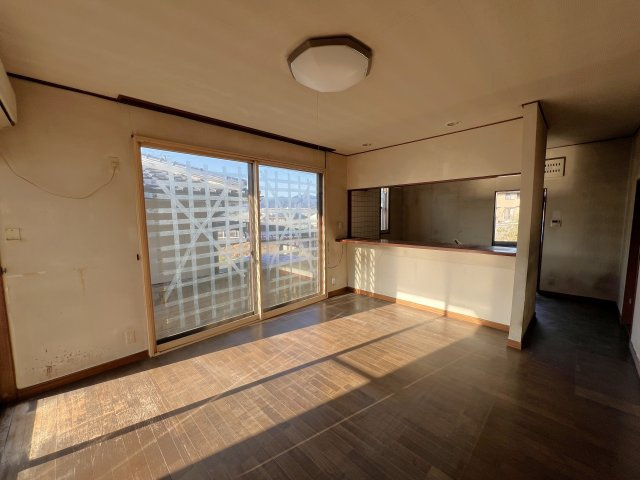 津山市林田 2階建 中古住宅 4SLDKの居間・リビング