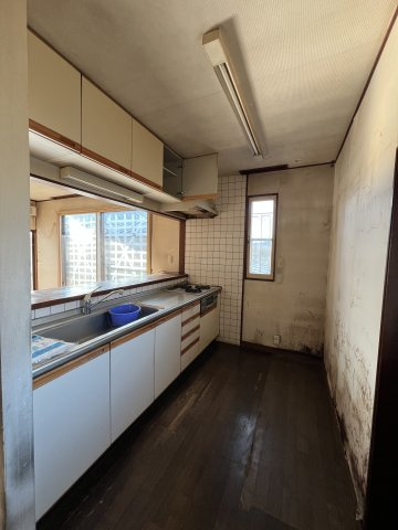 津山市林田 2階建 中古住宅 4SLDKのキッチン
