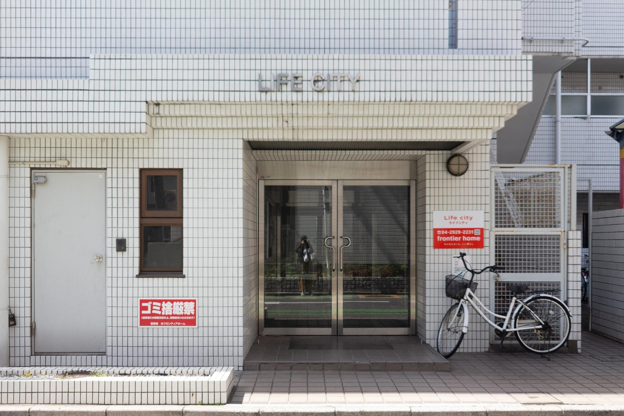 ライフシティのエントランス