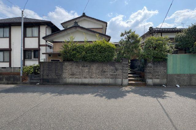 東区新石山2丁目　土地の外観|約6mの新潟市道に接道。前面道路にゆとりがあり、車の出し入れもスムーズで日々のストレスが軽減されます。