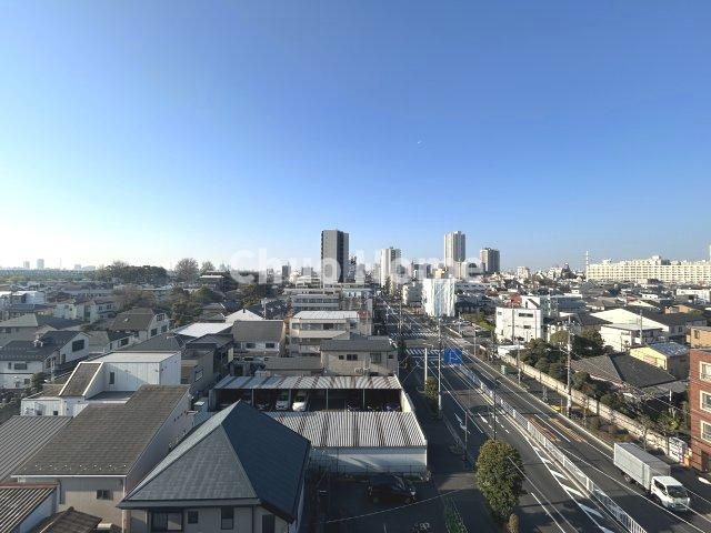 GSハイム第2金町の展望|手を伸ばせば、ふれることが出来そうな環境が、そのままインテリアになったような印象です。その豊かな眺望にふさわしい空間には、通風・採光にも優れ、心地よい光と風があふれています