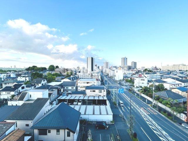 GSハイム第2金町の展望|手を伸ばせば、ふれることが出来そうな環境が、そのままインテリアになったような印象です。その豊かな眺望にふさわしい空間には、通風・採光にも優れ、心地よい光と風があふれています