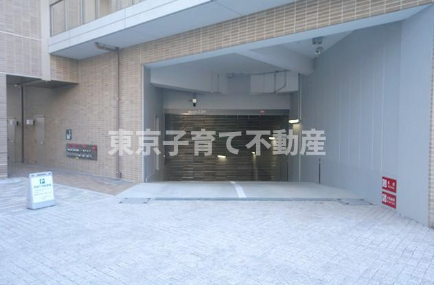 ザ・パークハウス西新宿タワー６０の駐車場