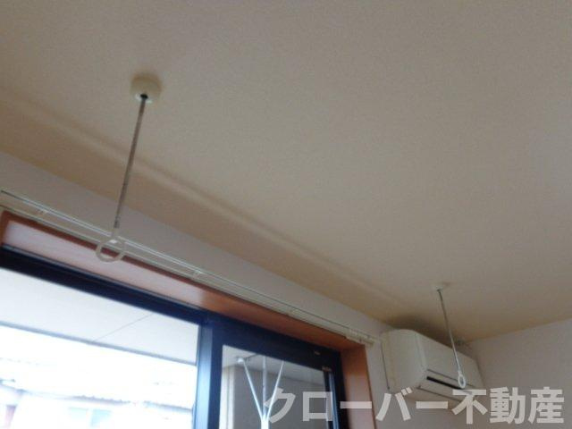 アルテピアッツァの設備|洋室の室内物干し