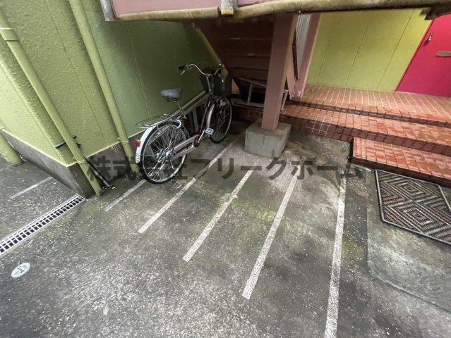 小金井市緑町５丁目の賃貸マンションの駐車場