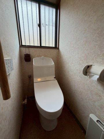 お庭広々　オール電化×床暖房×断熱工事×基礎補強×家庭菜園　寺子丙の綺麗な中古物件のトイレ