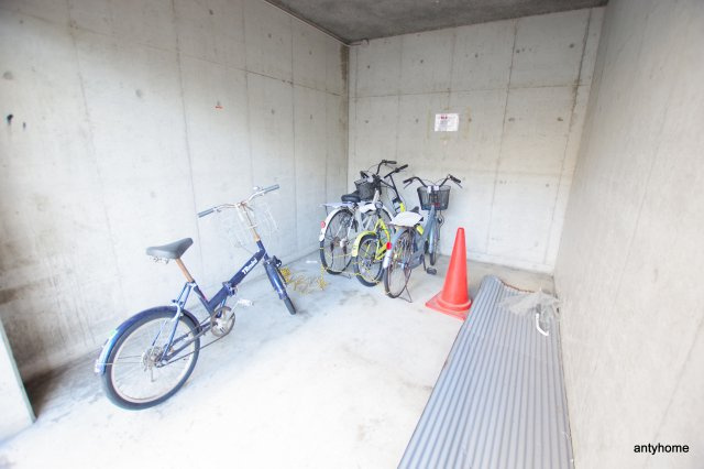 朝日プラザアクシス東淀川　仲介手数料無料の駐車場