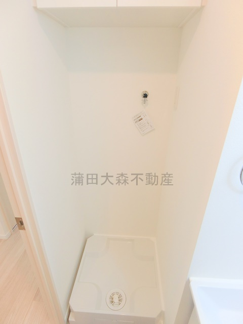 ルネコート大鳥居の設備|棚付きの洗濯機置き場