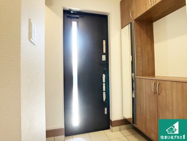 神戸市垂水区南多聞台　新築一戸建ての玄関|シューズボックスにはたくさんの靴が収納できるので玄関周りはいつもスッキリ！ご家族が増えても安心！