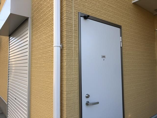 柏市富里２丁目の店舗事務所の玄関