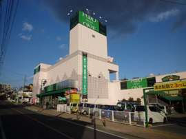 フードワン鶴巻店まで704ｍ