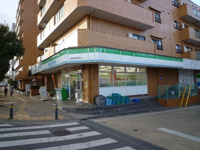 ファミリーマート鶴巻温泉駅前店まで437ｍ