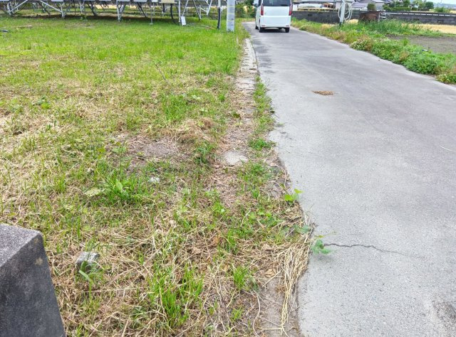 朝倉郡筑前町三並　売り土地の前面道路含む現地写真