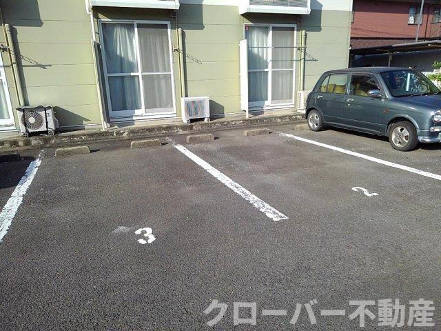 レオパレスＡＭＯＲＥの駐車場