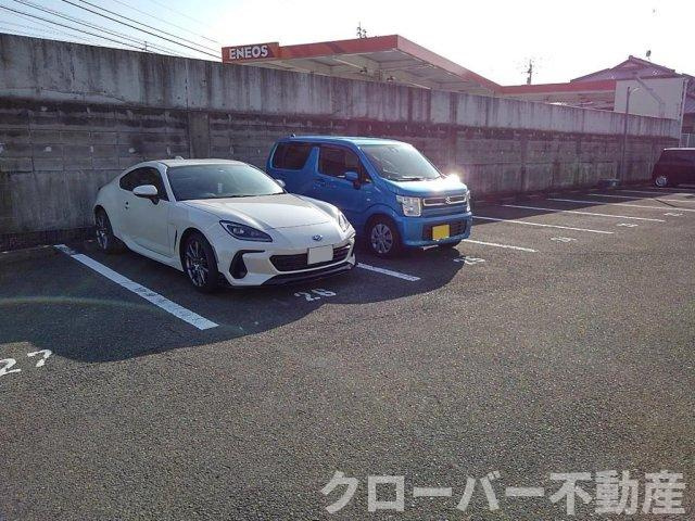 レオパレスＡＭＯＲＥの駐車場