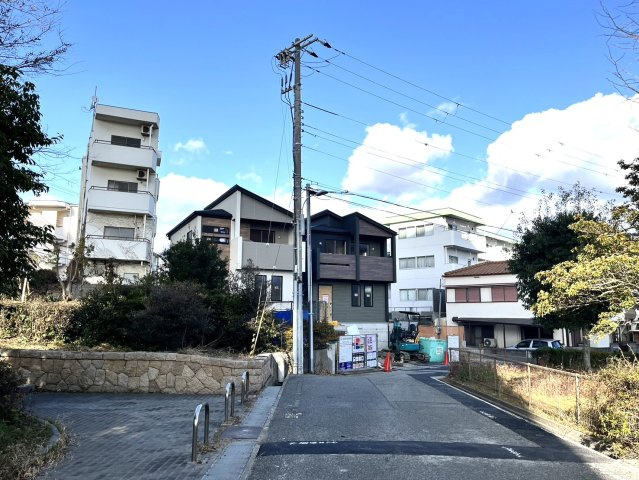 神戸市垂水区名谷町　新築戸建ての前面道路含む現地写真