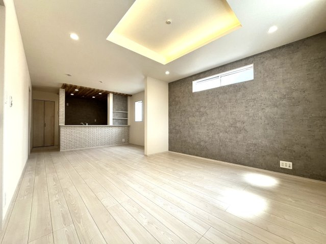 神戸市垂水区名谷町　新築戸建ての居間・リビング|家族団らんの空間　約19帖の広々リビング！！