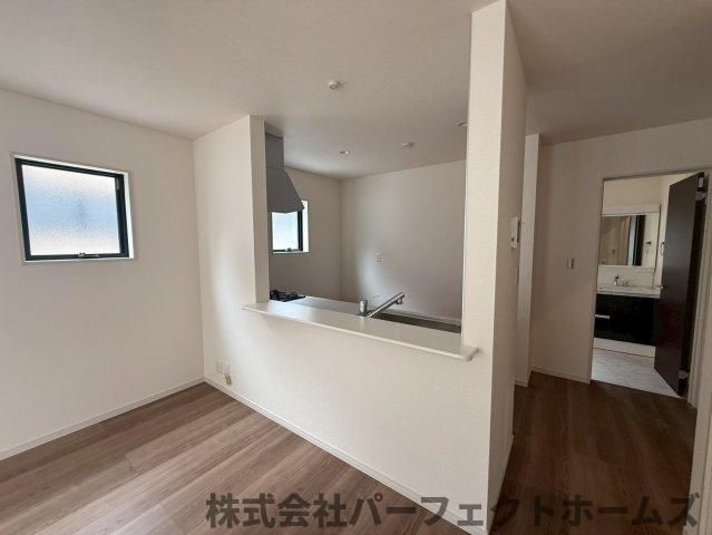 東香里元町戸建の居間・リビング