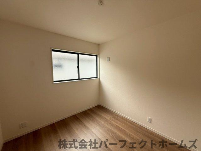 東香里元町戸建の洋室|ゆったりした洋室です