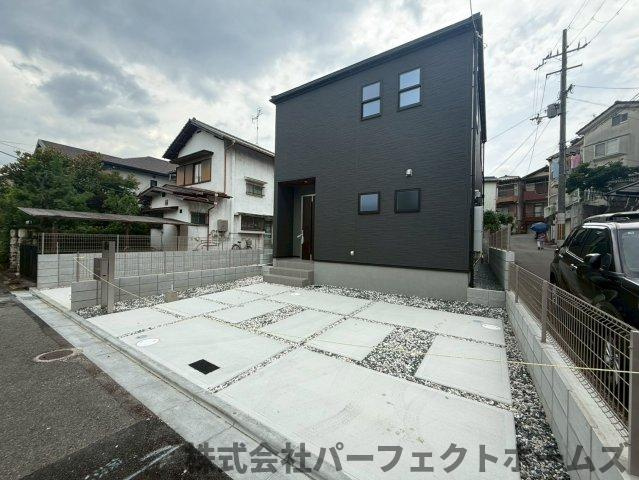 東香里元町戸建の前面道路含む現地写真|前面道路含む現地写真です