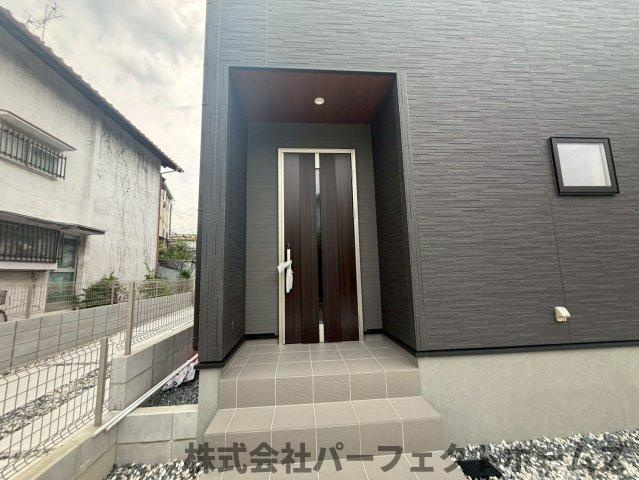 東香里元町戸建のエントランス