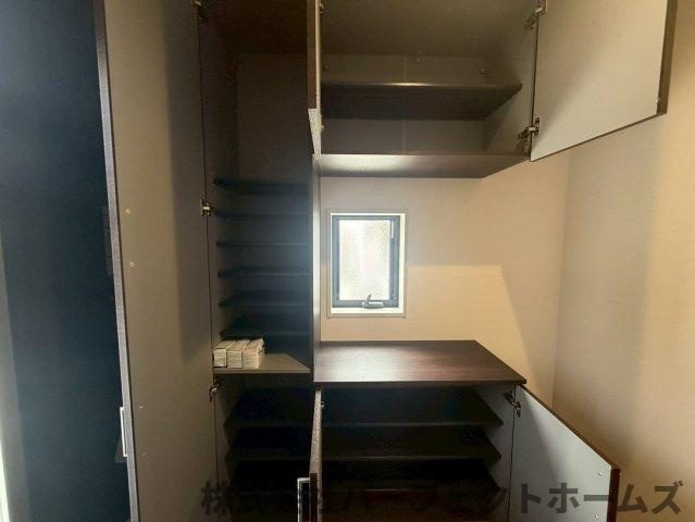 東香里元町戸建の収納|こまごまとしたものを収納できそうですね