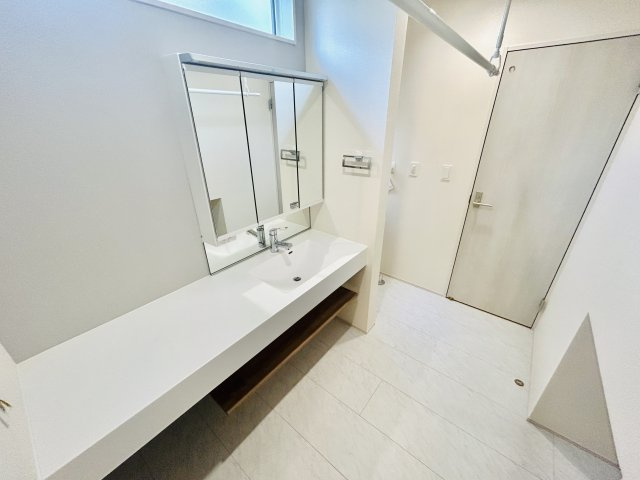 四街道市旭ケ丘３丁目の洗面所