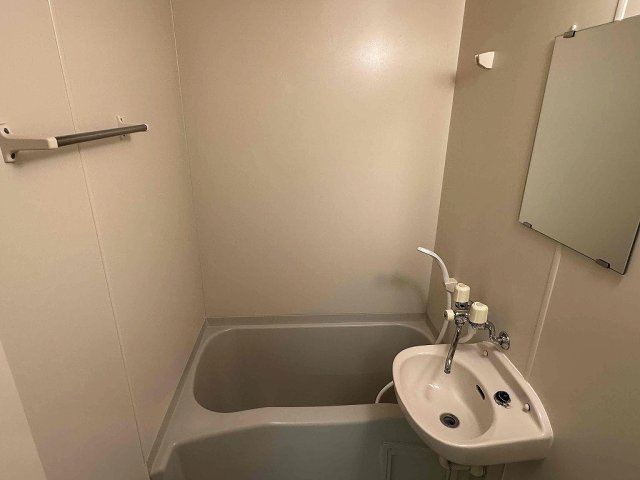 レオパレスＨＡＮＡの浴室|※同タイプ部屋の写真となります