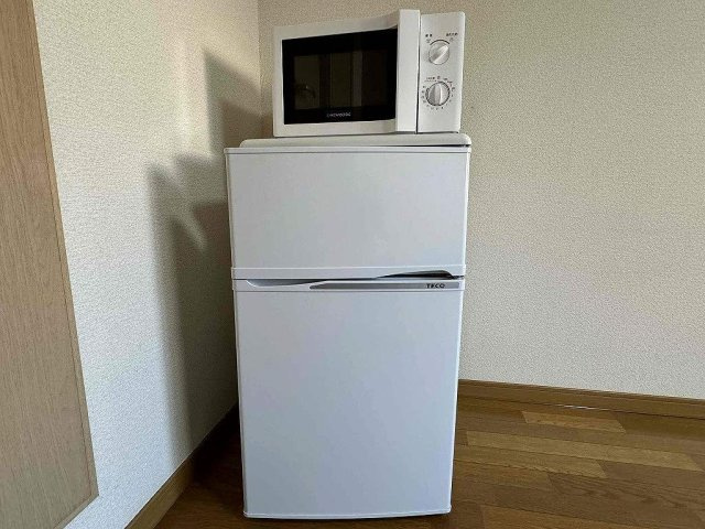 レオパレスＨＡＮＡのその他|※同タイプ部屋の写真となります（冷蔵庫・レンジ）