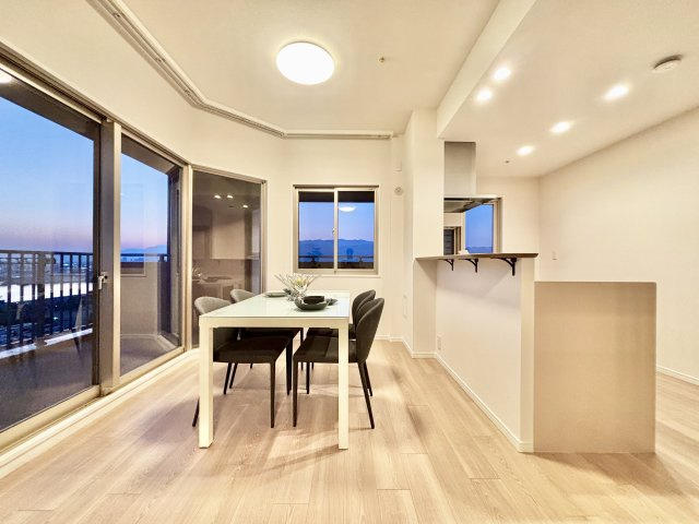 ルネヒューマンズガーデンパラディオB棟の居間・リビング