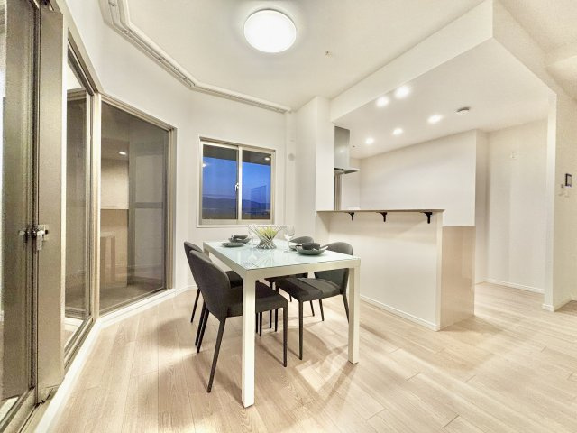 ルネヒューマンズガーデンパラディオB棟の居間・リビング