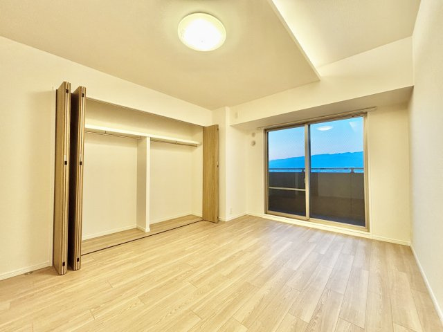 ルネヒューマンズガーデンパラディオB棟の洋室