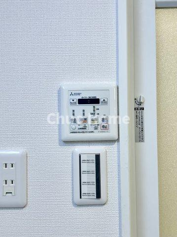 浅草ロイヤルマンションの冷暖房・空調設備|【浴室乾燥機】暖房・冷風・換気・乾燥が可能です。毎日を快適に過ごせるうれしい機能が揃っています。雨の日の洗濯物も安心です。