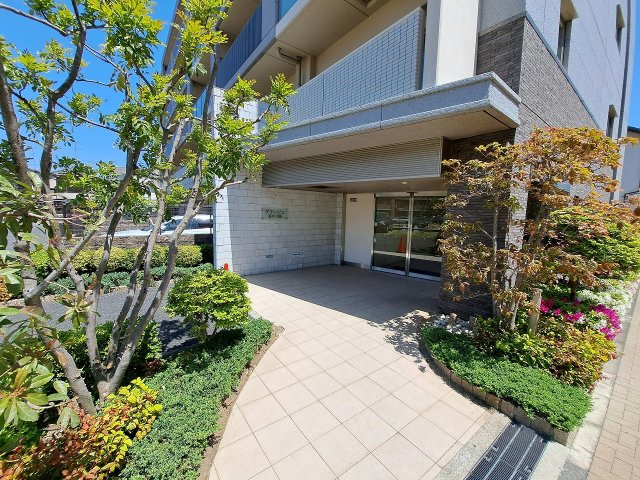 グランジェ東甲子園のエントランス