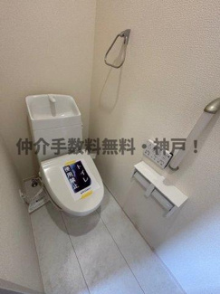 【トイレ】 | 神戸市垂水区南多聞台8丁目　新築戸建1号棟　仲介手数料無料！ | 清潔感のあるトイレです