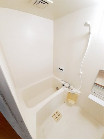 コンパクトで使いやすいお風呂です