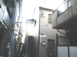落ち着いた雰囲気の外観です