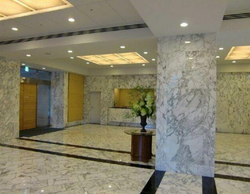 白金タワーのエントランス